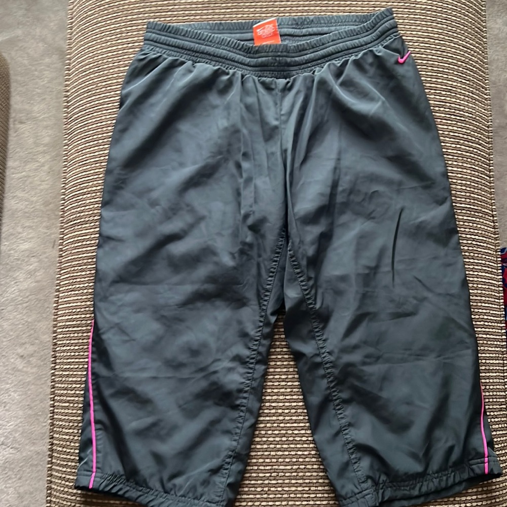 EUC Nike swishy capris grey pink stripe size small